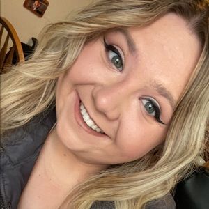 Meet your Posher, Steph